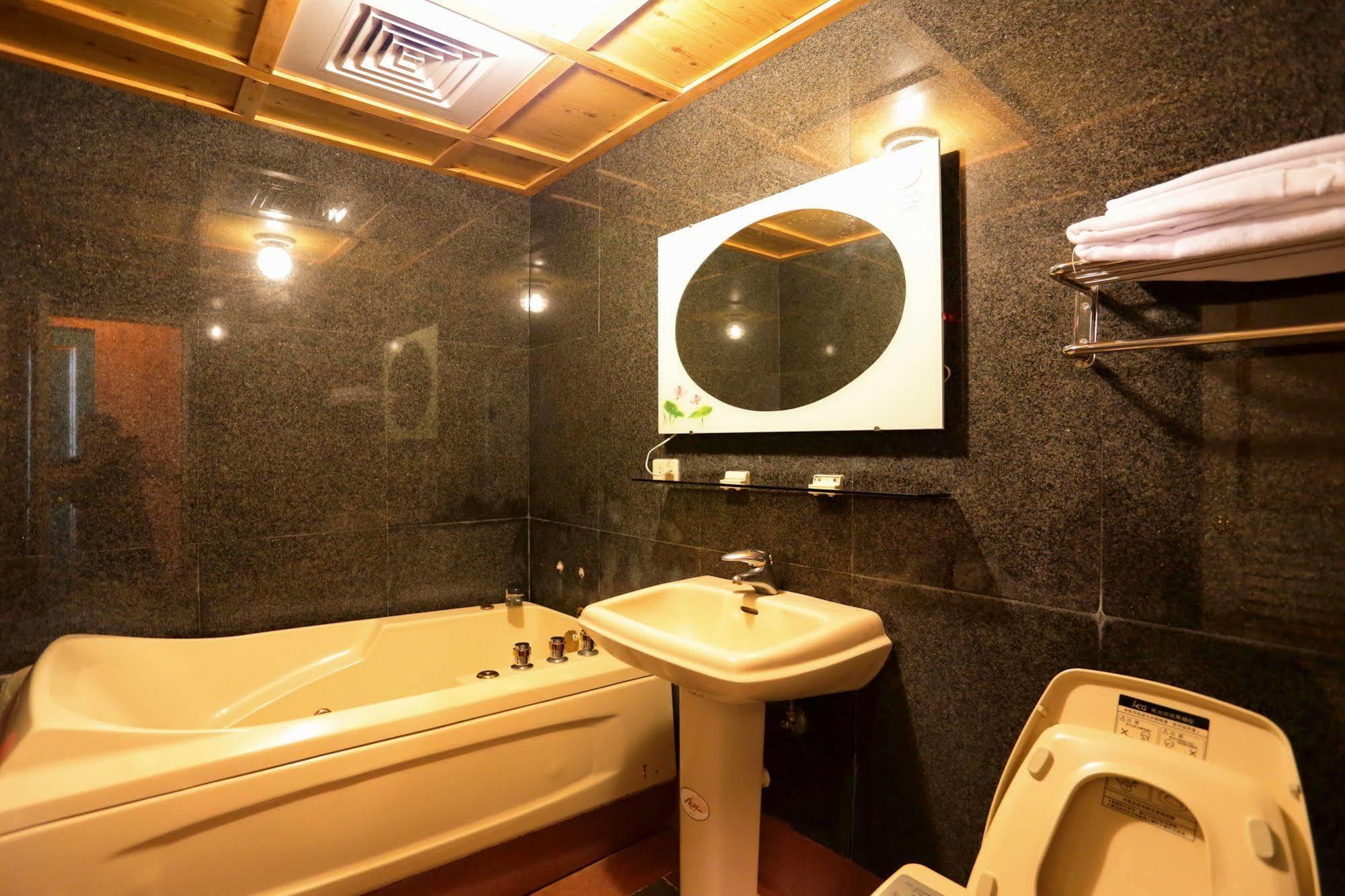 คิงไต้หวันบีแอนด์บี Bed & Breakfast ลู่กู่ ภายนอก รูปภาพ